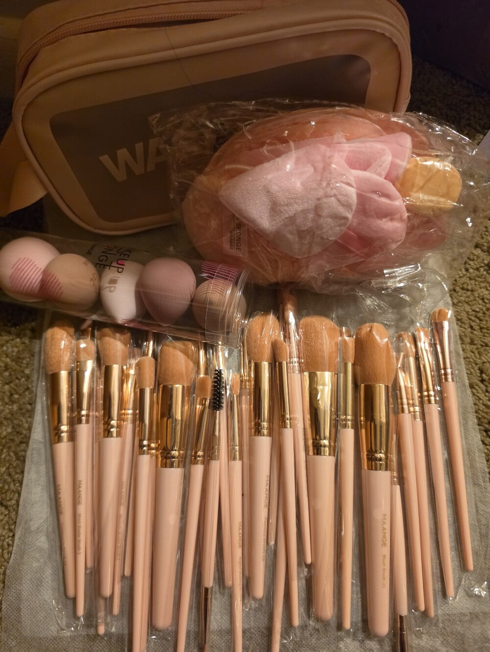 Pro Makeup Brush and Sponge Set in Pink - Washbag Included - Picture 3 of 6